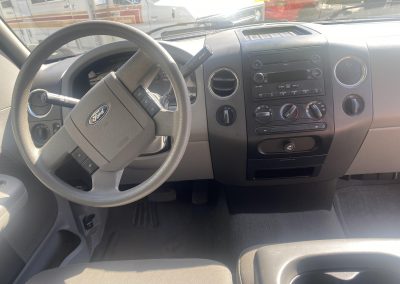 2006 Ford F-150 dash view